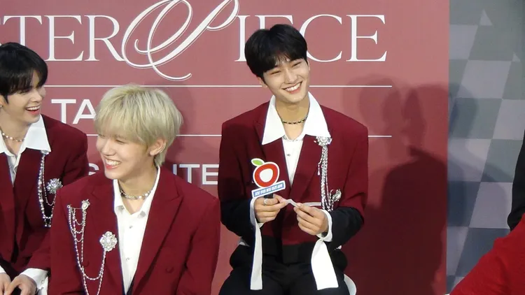 太榮（右）記錯自己的漢字名字，親口正名是太榮，而非太煐。陳建岐攝