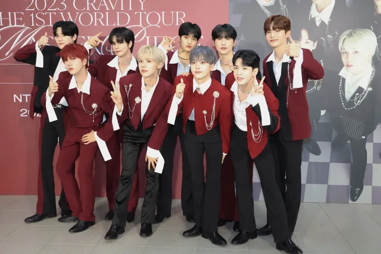 世琳（後排左二）沒帶運動服和鞋子來台，被隊友抓包「說謊」。陳建岐攝