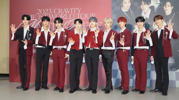 珉熙（左起）、太榮、世琳、ALLEN、刑準、性珉、元進、宇璸、廷謨喜歡互開玩笑。陳建岐攝