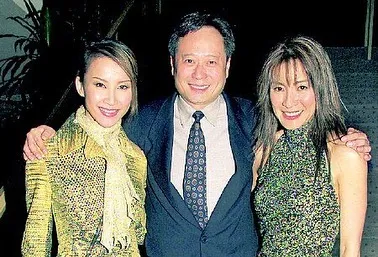 楊紫瓊（右）稍早在個人IG上po出了自己和Coco（左）及大導演李安的合影，以此紀念已逝的故友。翻攝michelleyeoh_official IG