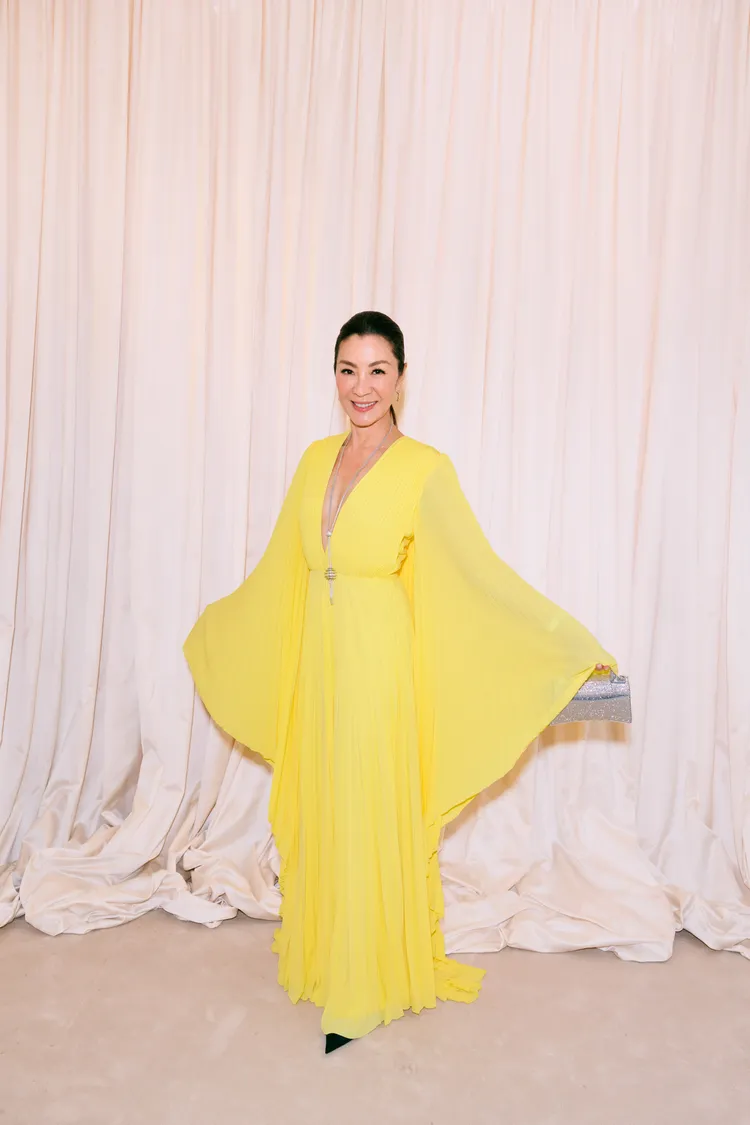 絲毫不知噩耗即將到來的楊紫瓊，日前身著一襲黃裙於BALENCIAGA高訂秀場亮相。品牌提供