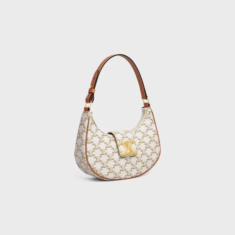 七夕情人限定款Ava Triomphe標誌印花帆布小牛皮手袋，7萬9000元。品牌提供