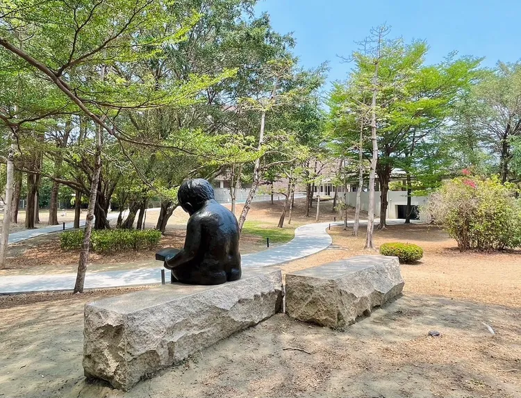 高美館原本是內惟埤，附近是水田，生態豐富。高美館提供
