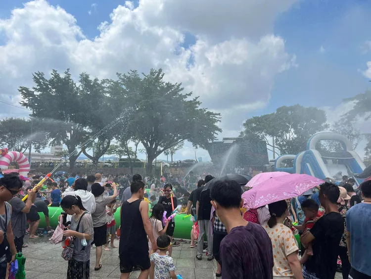 台中市大里區今舉辦潑水節活動。民眾黨台中市黨部提供