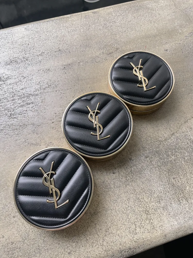 YSL恆久完美霧光氣墊粉餅升級版，2850元。張家玲攝