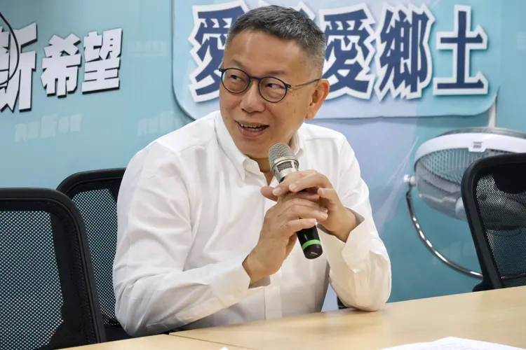 柯文哲配戴新眼鏡亮相。彭欣偉攝