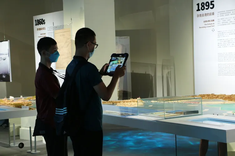 XR導覽延伸展場空間與內容。高史博提供