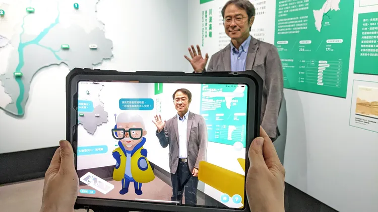 5GXR導覽系統還可與「高史伯」合影。高史博提供