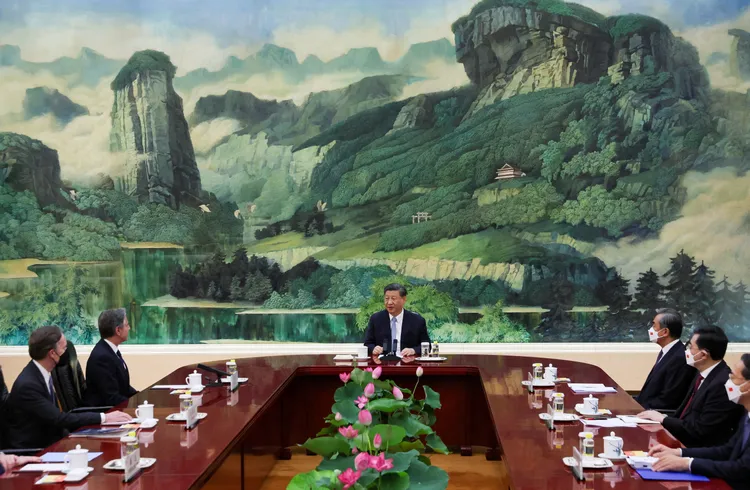 中國國家主席習近平（中）接見美國國務卿布林肯（左一）。路透社