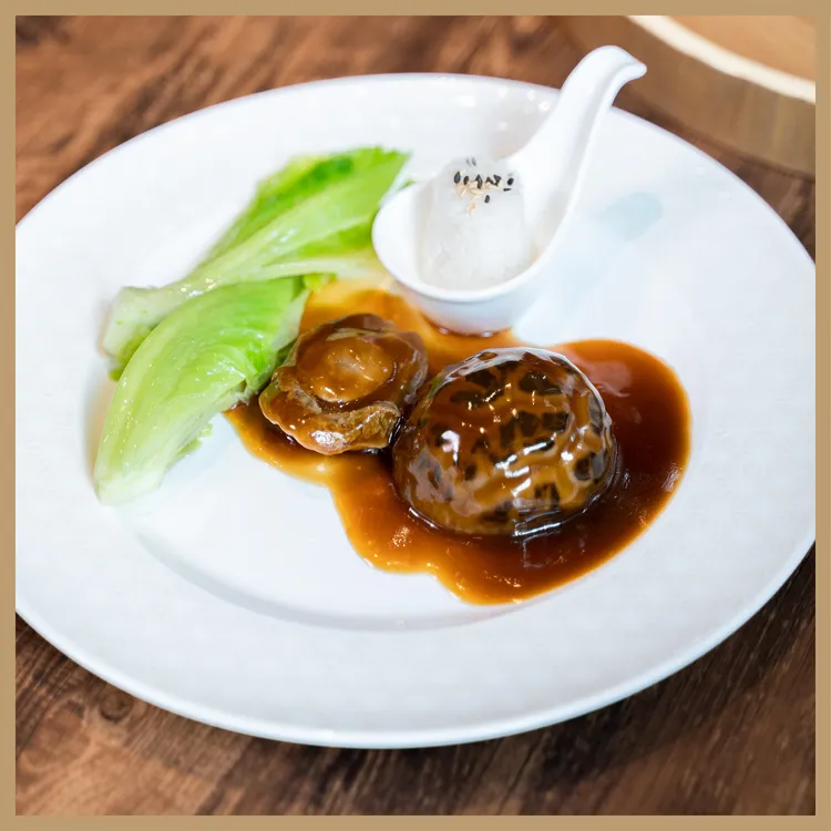 富臨飯店的花菇鮑魚。翻攝臉書