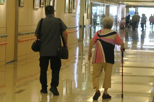 指定「要做賴清德、蘇貞昌那種」 88歲嬤椎間盤突出!手術1天出院