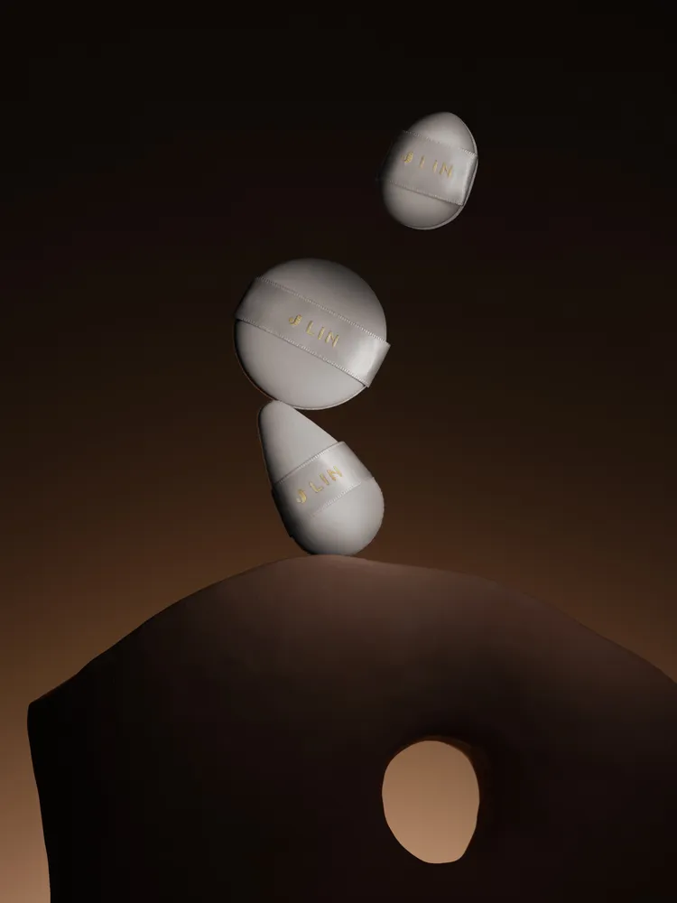 J-lin雙面粉撲，Finger拇指型（上）、Circle全臉使用的圓型（中）、 Cone錐型（下） ，各219元。品牌提供