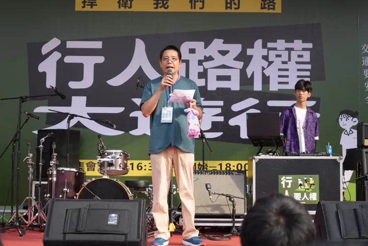 台南女童車禍受害者家屬余爸爸短講。翻攝畫面