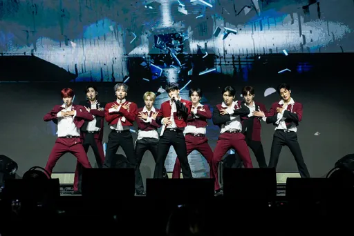 韓團CRAVITY台弟回家嗨喊「水喔」 主唱偷嗑鍋遭圍攻1500粉拱請客