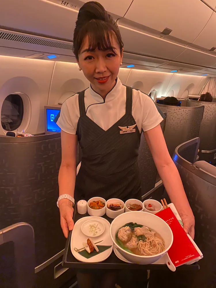 豪華商務艙提供台灣唯一米其林三星頤宮料理。陳怡文攝