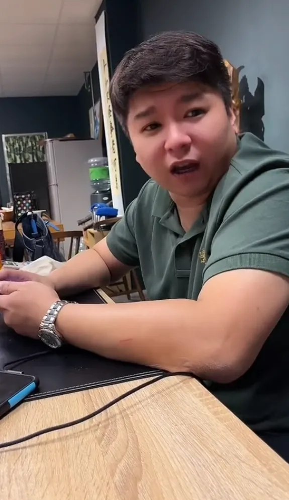 老公当下反应，老婆笑翻。抖音@eva131155 提供