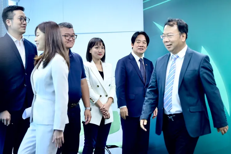 賴清德帶領最後一波提名立委候選人出場。林林攝