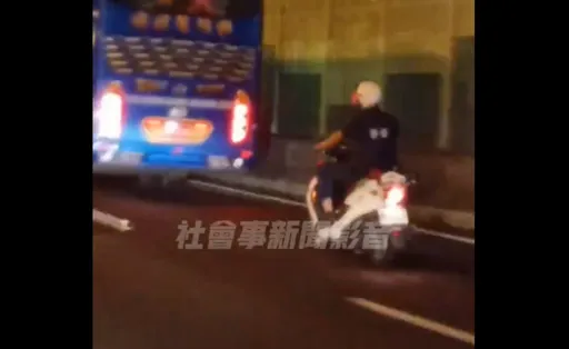 新北警騎車鳴笛衝上國道　警匪追逐？遊覽車不停車竟是這原因