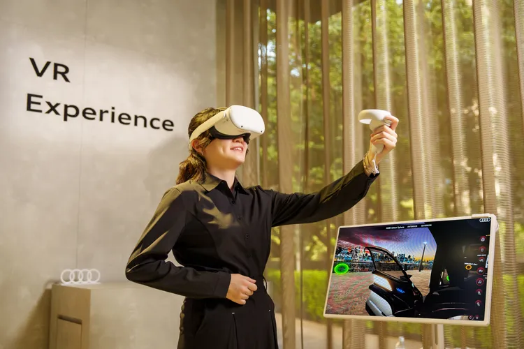 Digitalization科技展區現場設有Virtual Reality虛擬互動體驗及專人導覽。原廠照片