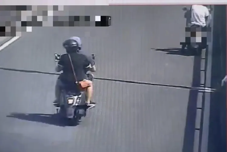 夫妻行搶後，逃離現場。翻攝畫面