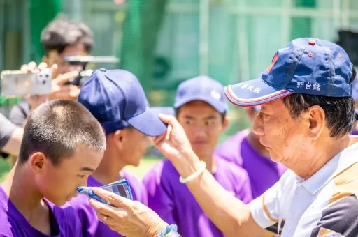 百萬捐款助小球員赴美比賽 郭台銘:期待讓更多孩子看到希望、實現夢想