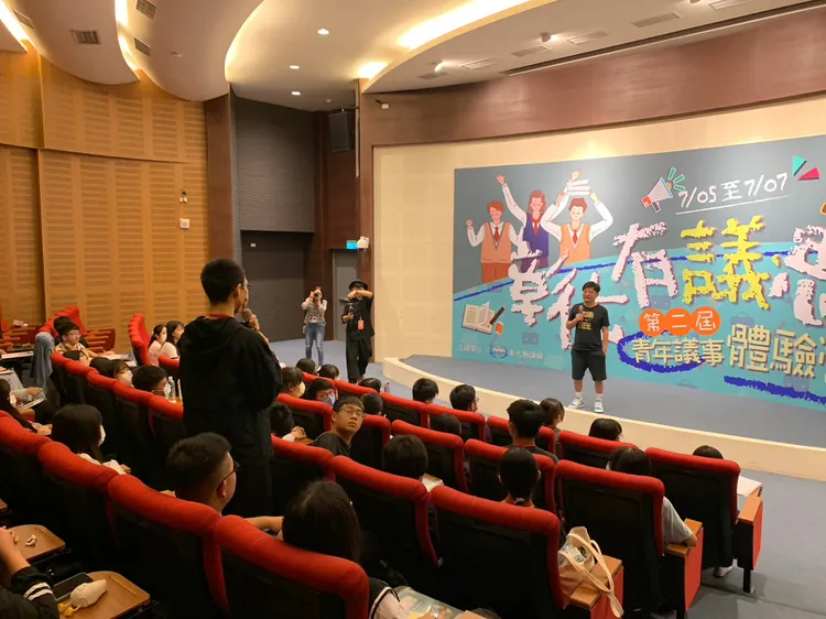 彰化縣議會議長謝典林進行QA問答，與學員足足交流了40分鐘（圖／彰化縣議會提供）