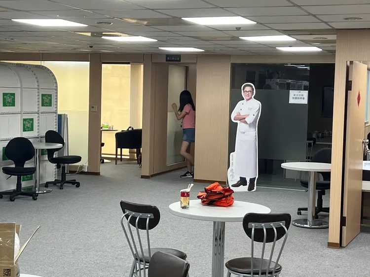 好食購台中總部18名員工全遭解雇。鮮明攝