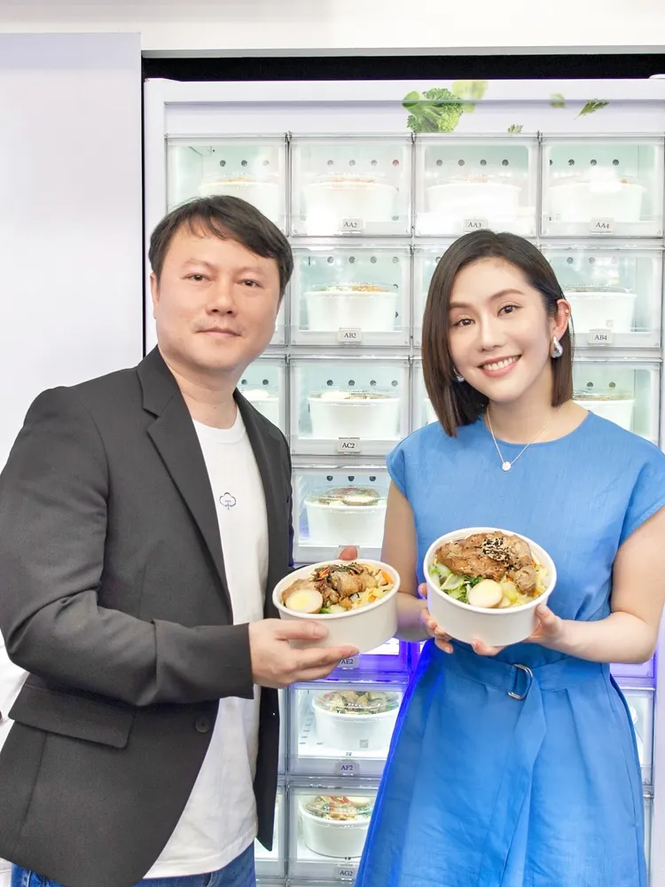 陳彥羽（左）曾請藝人王宇睫代言。翻攝好食購臉書