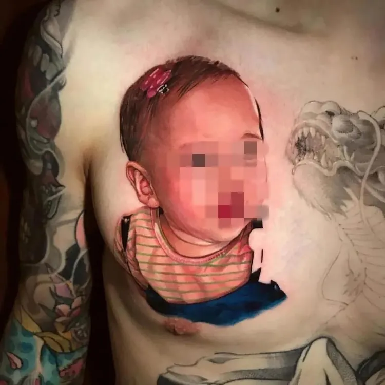 蔡男事後將女兒的模樣刺青在身上。翻攝自蔡男臉書