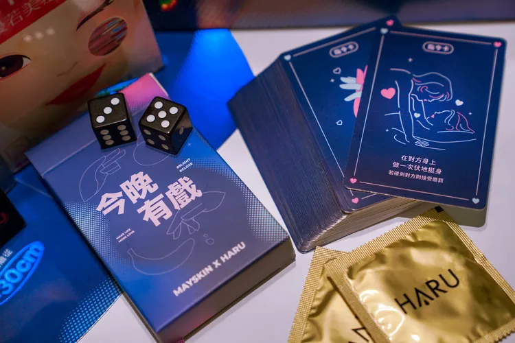 七夕準備「今晚有戲」大人戲桌遊組，替兩人世界增添更多情趣。