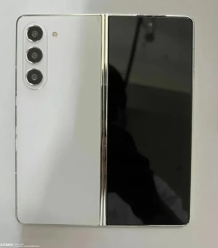 三星Galaxy Z Fold 5機模照。翻攝ZOL中關村在線