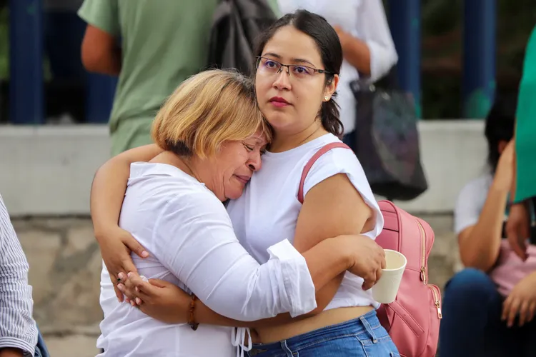 肉票獲釋前，交屬焦急等待。路透社