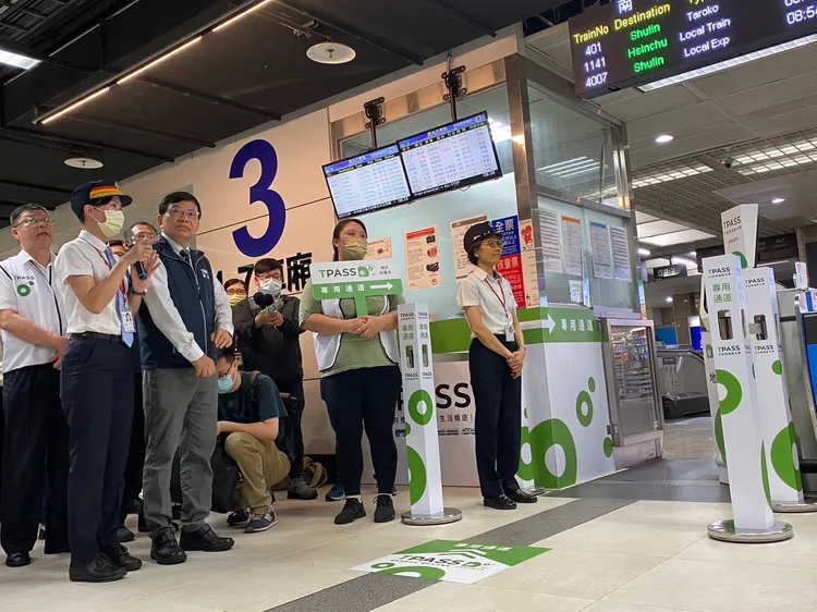 交通部長王國材今早視察北車。陳怡文攝