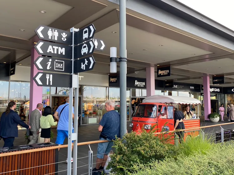 FASHION ARENA PRAGUE OUTLET距離機場40分鐘。陳怡文攝