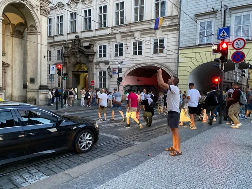 「叭叭」捷克多暴躁用路人!一理由不存在行人地獄 布拉格版TPASS逃票要罰25倍