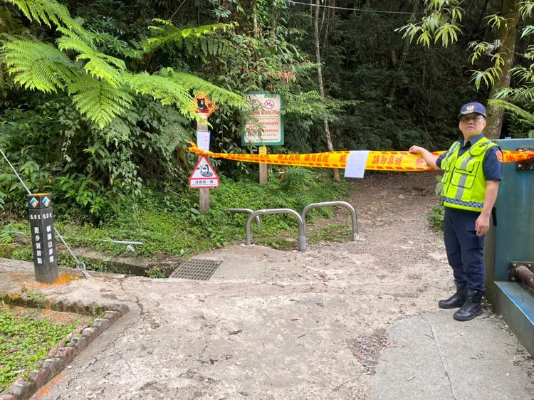 目前在各登山口已勸阻欲入山民眾計24件55人。警方提供