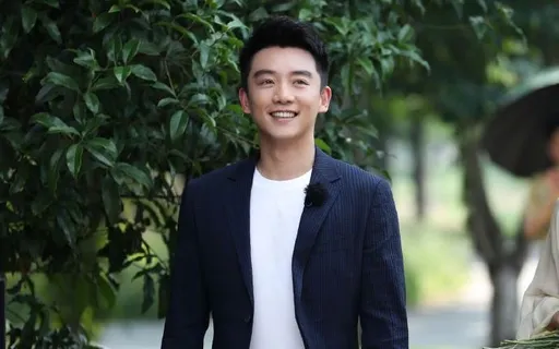 男星被網友點名嫖娼被抓老婆急公關 人在新疆火速回應了!