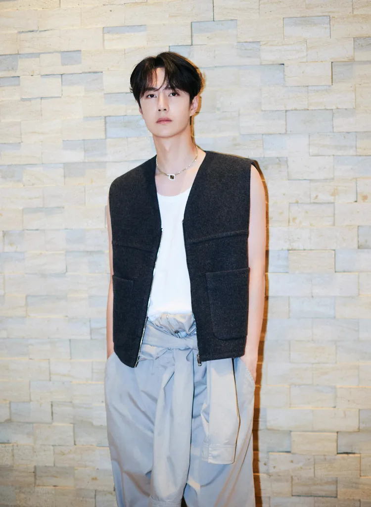 王一博最近忙著宣傳電影《熱烈》。翻攝YIBO-OFFICIAL微博