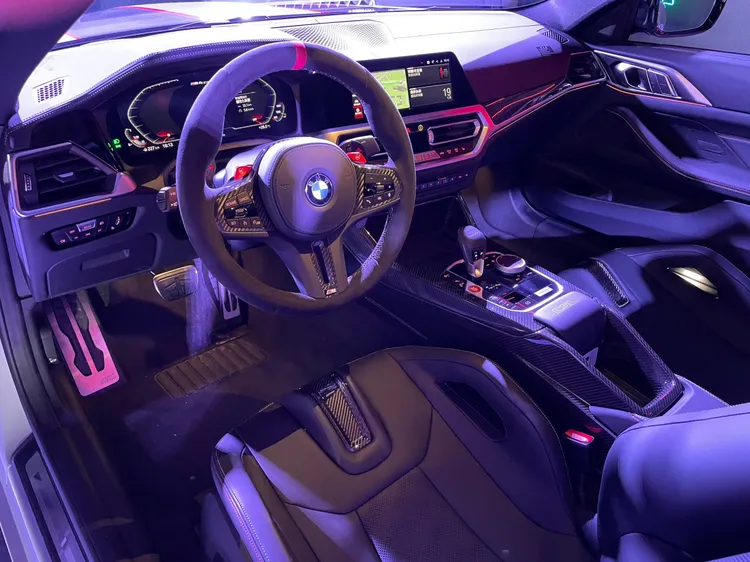 BMW M4 CSL車內配備雙前座M 碳纖維賽車桶型座椅。林浩昇攝