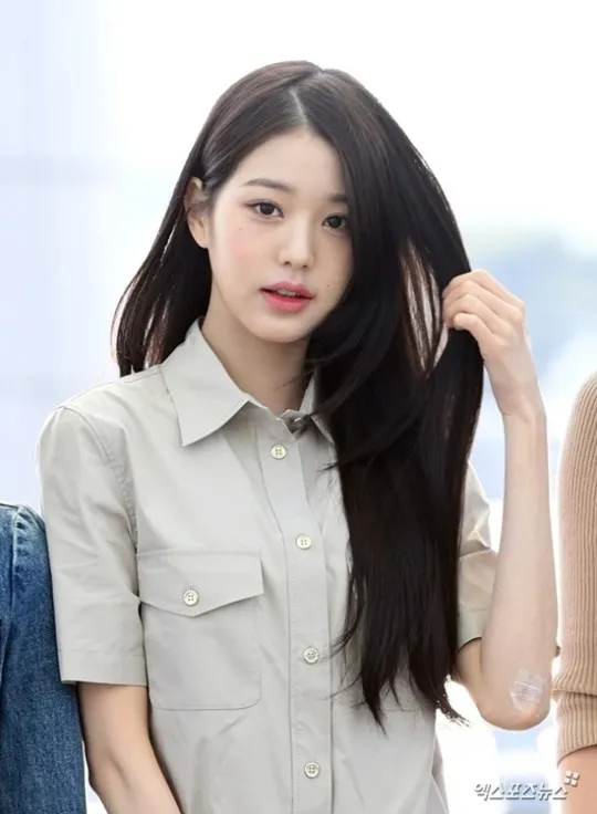 張員瑛4月飛往巴黎時，曾被拍到左手臂有傷痕，如今證實是拍MV受傷。翻攝xportsnews