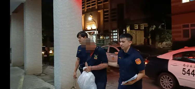 李男遭竊盜罪嫌移送。翻攝畫面