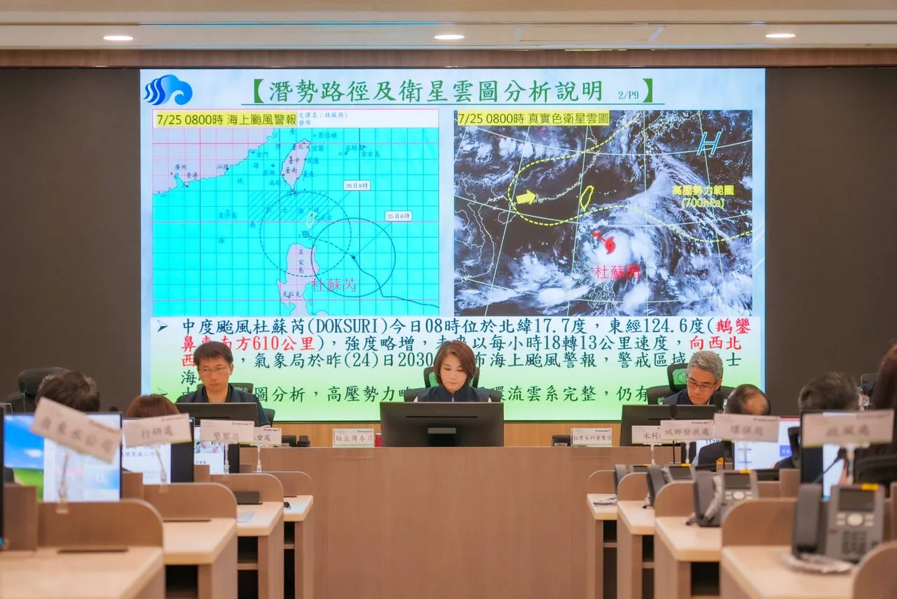 周春米指示相關單位要注意離島遊客留滯狀況。屏縣府提供