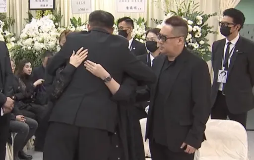 李玟告别式姊姊突然嚎啕大哭　喊出「他害死我妹」瞬间消音