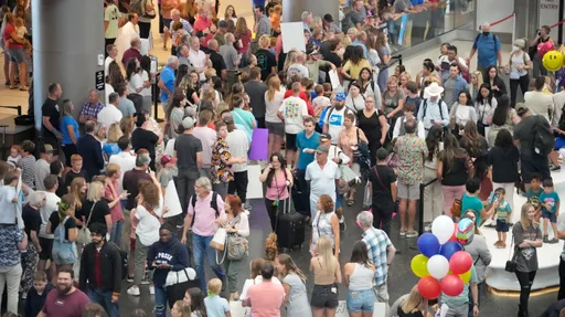 美國慶週末出遊人數大增　受天氣影響上萬航班延誤