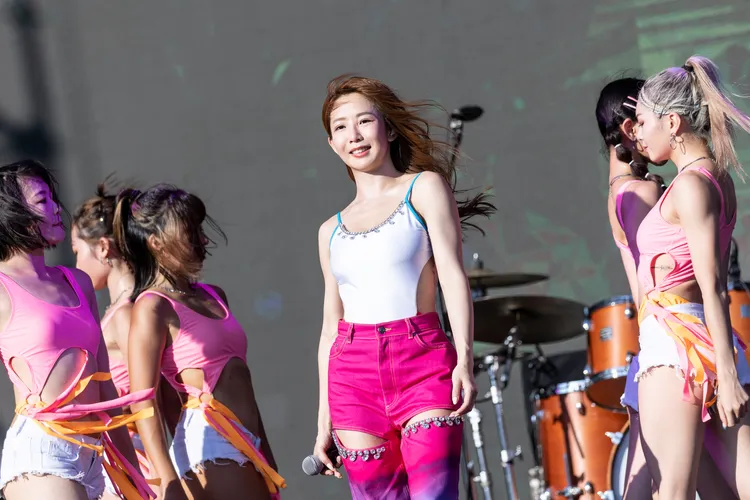 郭書瑤帶領舞者熱力演出。寬寬整合行銷提供