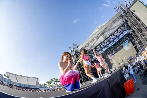 郭書瑤拼了只穿泳裝貼胸貼上台唱　Ｅ奶震暈粉絲 