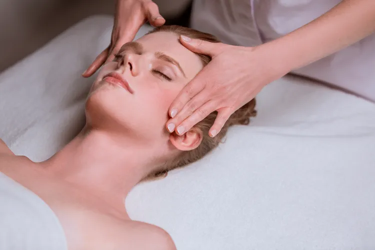 Sisley御緻駐顏珍寵熱石護理，120min／9000元。品牌提供