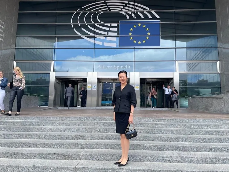 吳欣盈獲立法院推派成為首位在歐洲議會公聽會發言的台灣立委，她在會中不時舉手爭取回應機會。中央社