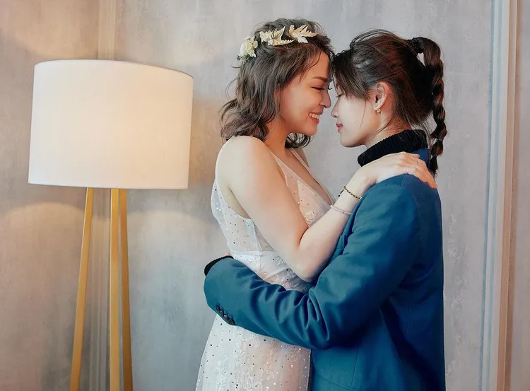 林真亦和熊熊合影。翻攝自林真亦臉書