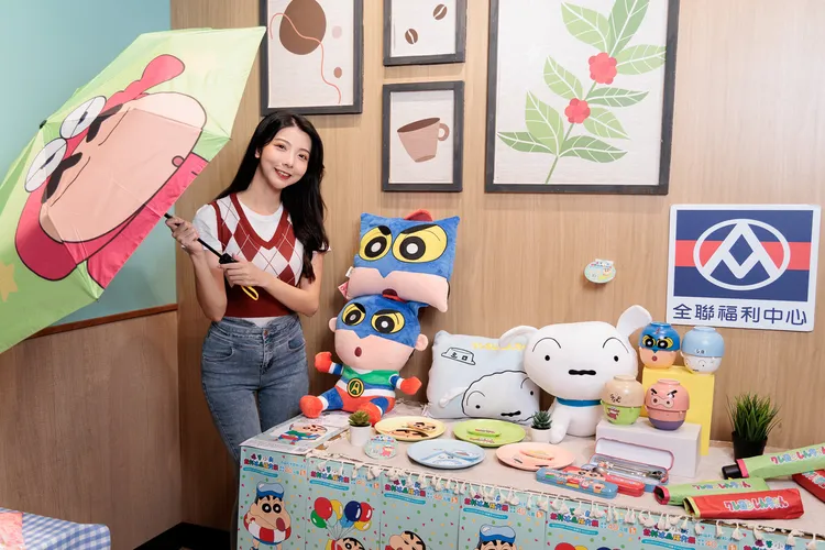 蠟筆小新變身鱷魚阿山陪你遮陽消暑氣。全聯提供